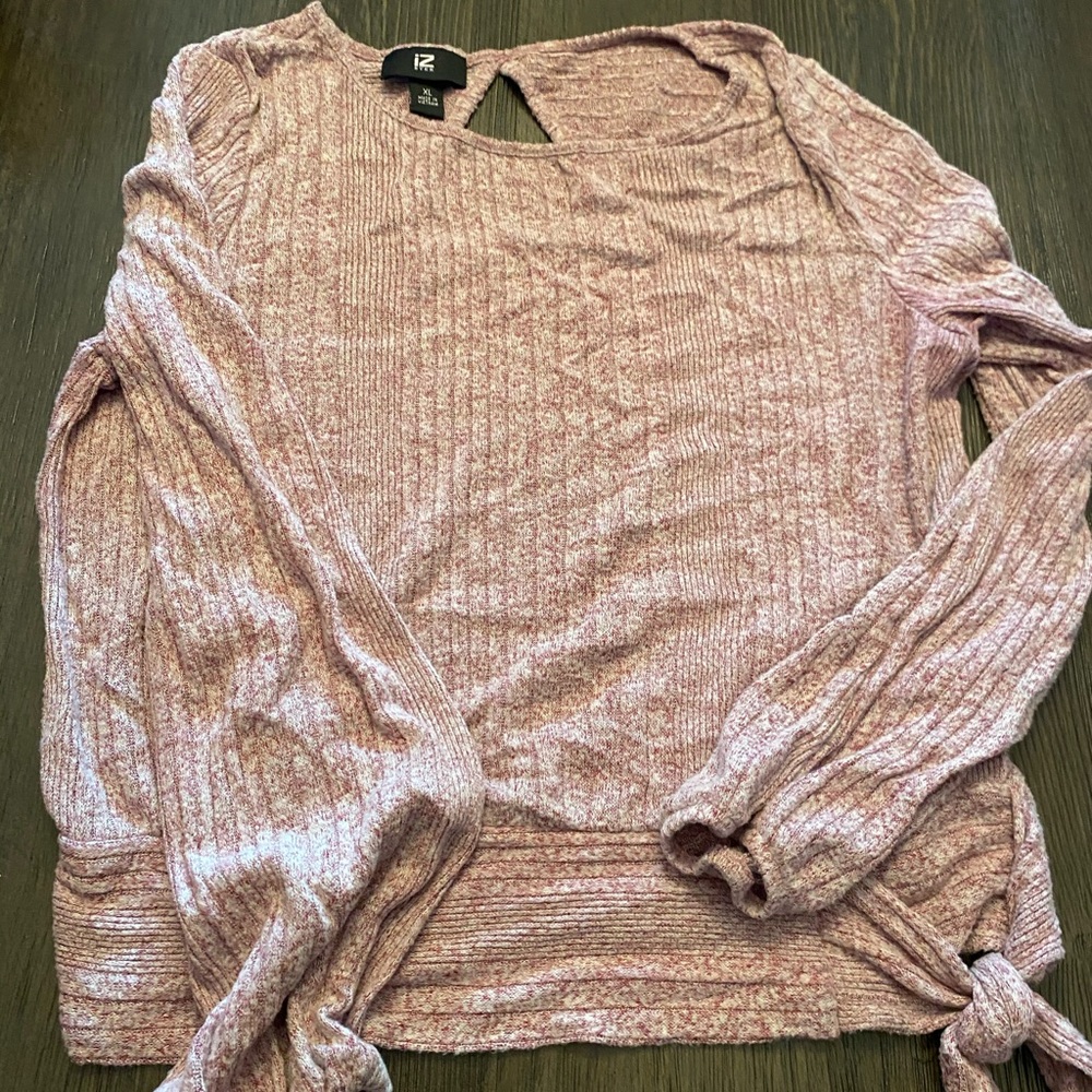 IZ Byer Pretty light sweater